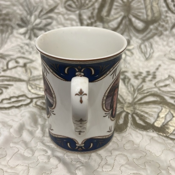 Royal Crest - the royal wedding edition exclusive - Picture 4 of 5